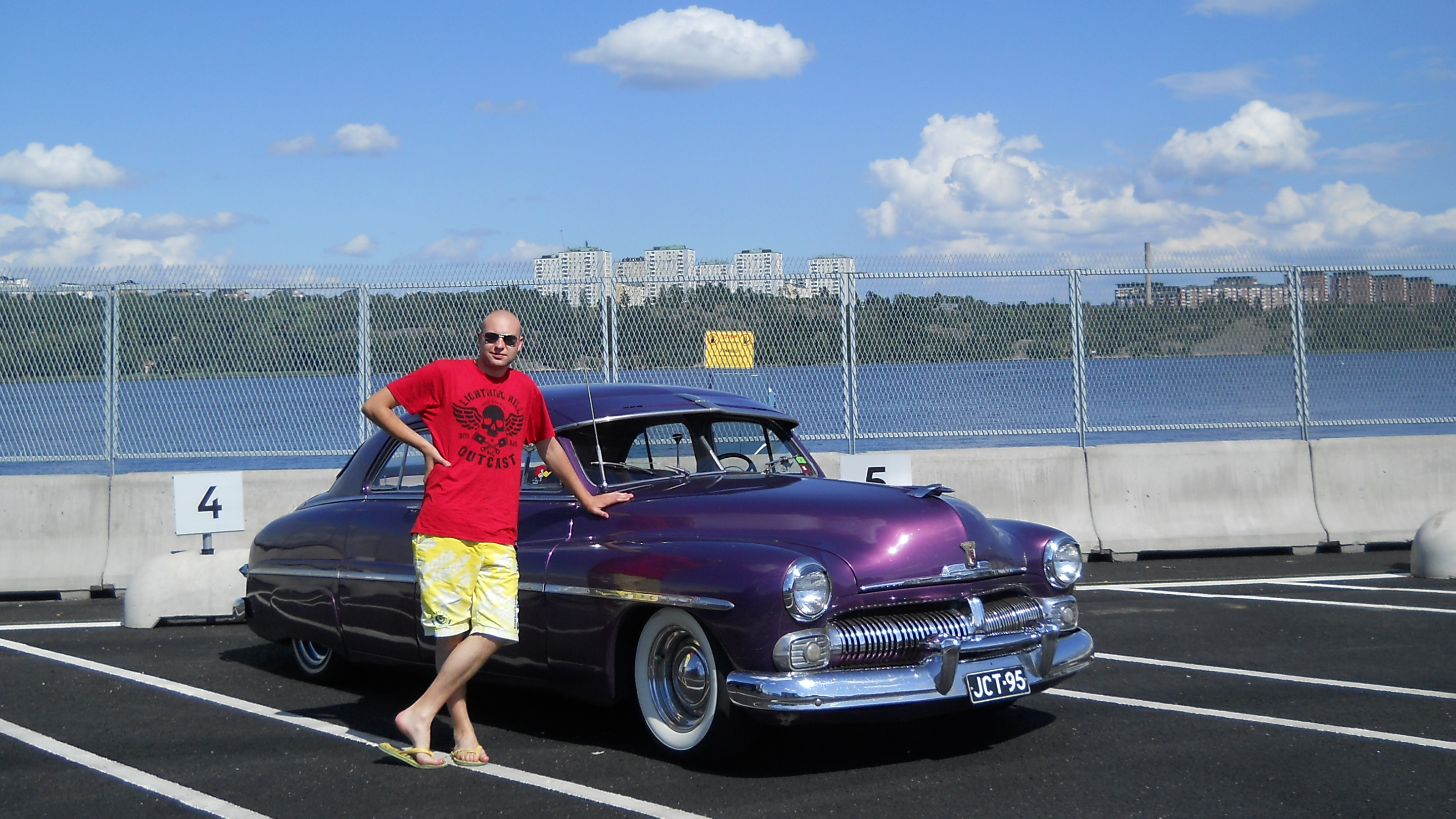 wooooh woooh nice car!