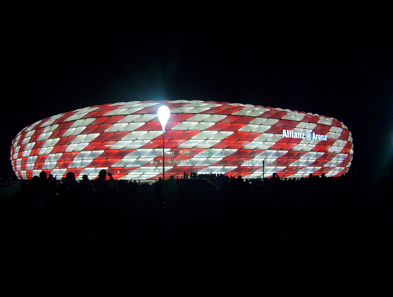 Allianz_Arena_pixelquelle.de2005_simon_benkard.png
